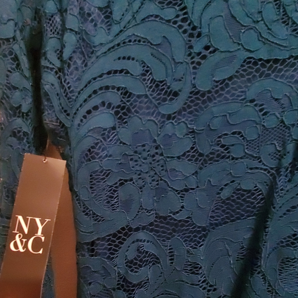 NY&C lace bell sleeve dress - Picture 5 of 8